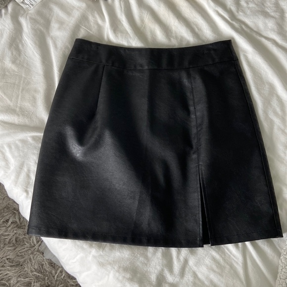 Lioness (from princess Polly) Rizzo Mini Skirt - Size 2/XS - Picture 3 of 5